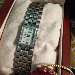 NWOT BELAIR GEN DIAMOND SILVER MOP WATCH